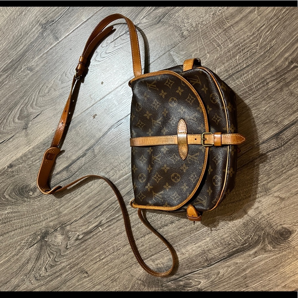Authentic LV Saumur 30